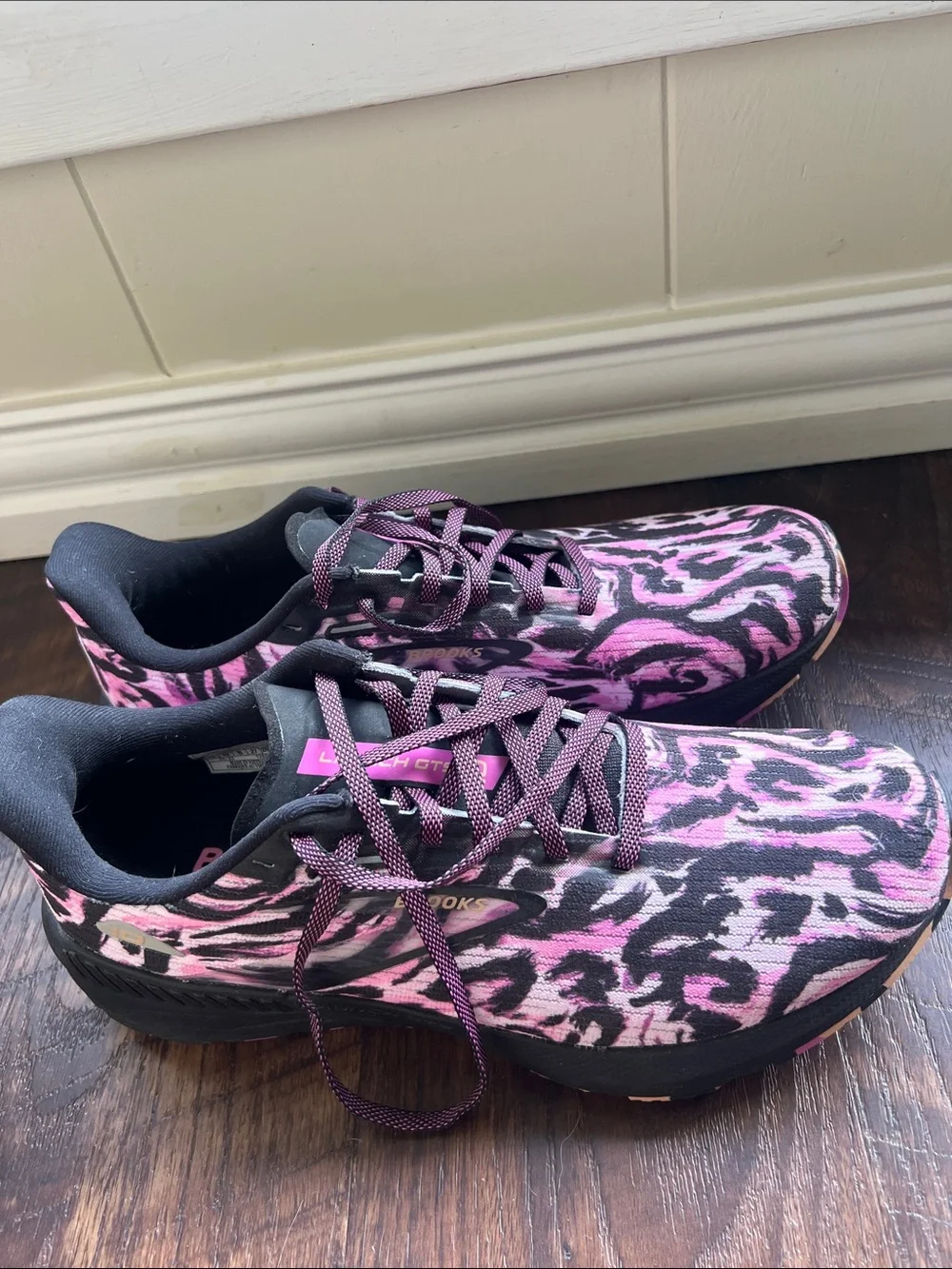 Brooks Pink and Black Patterned Women's Running Shoes - Picture 3 of 3